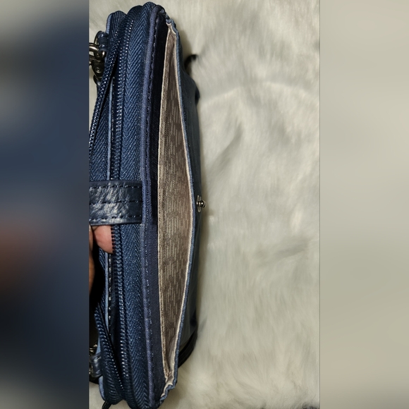 SAKROOTS CROSSBODY PURSE !! - Picture 9 of 14